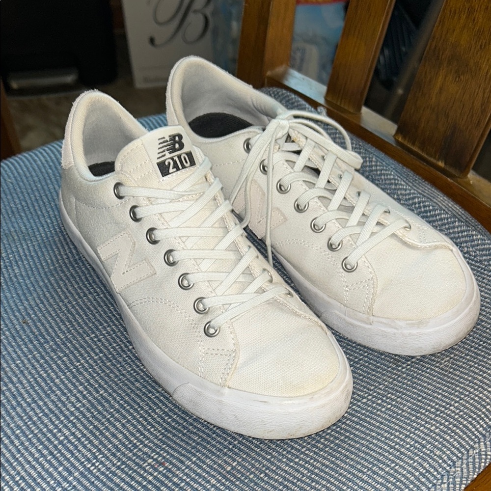 New Balance Women’s Cream Sneakers